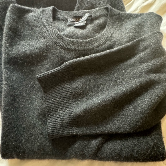 Wonderful, cashmere sweater lightly worn no damage - Picture 3 of 3